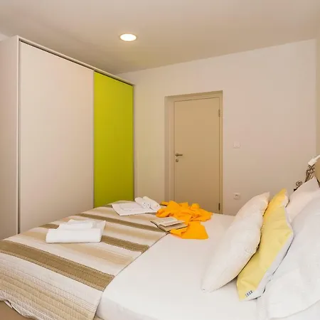 Alloro سبليت